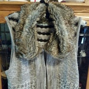 Faux fur collar sweater vest